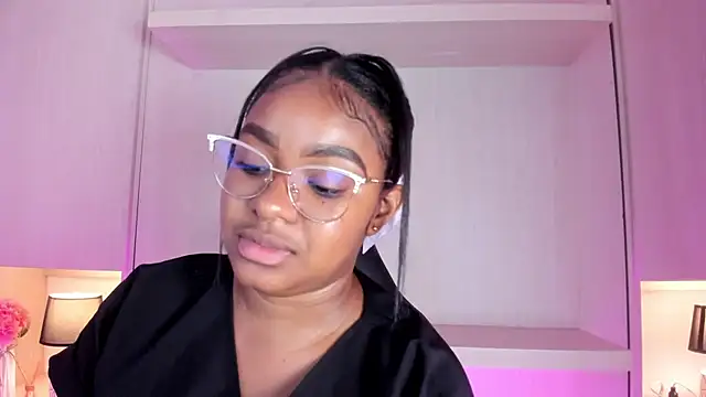 Snapshot of tamaraa_smiith chatting on November 20, 8:19 pm tamaraa smiith online show from November 20, 8:19 pm