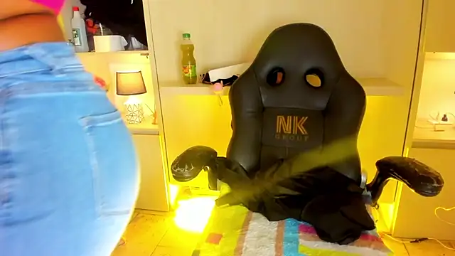 Snapshot of tamaraa_smiith chatting on November 22, 7:35 pm tamaraa smiith online show from November 22, 7:35 pm