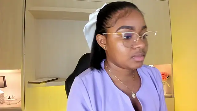 Snapshot of tamaraa_smiith chatting on November 24, 8:08 pm tamaraa smiith online show from November 24, 8:08 pm