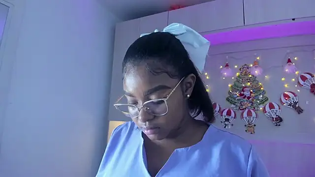 Snapshot of tamaraa_smiith chatting on December 4, 8:39 pm tamaraa smiith online show from December 4, 8:39 pm