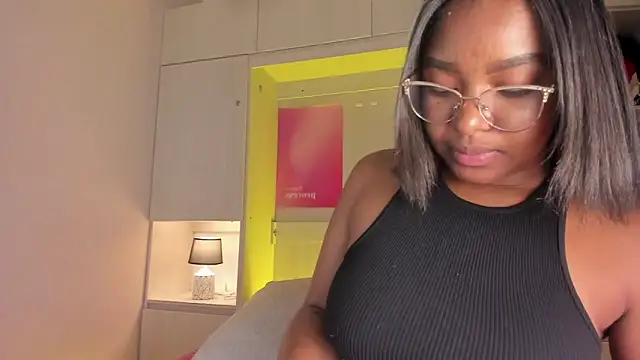 Snapshot of tamaraa_smiith chatting on April 24, 7:49 pm tamaraa smiith online show from April 24, 7:49 pm