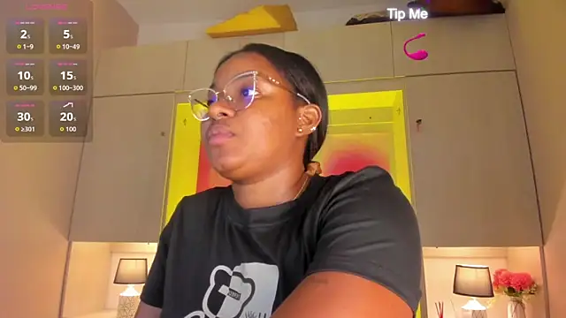 Snapshot of tamaraa_smiith chatting on May 15, 7:32 pm tamaraa smiith online show from May 15, 7:32 pm