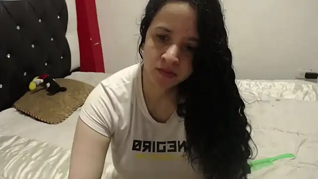 Snapshot of Katty_Bones chatting on October 30, 1:56 pm Katty Bones online show from October 30, 1:56 pm