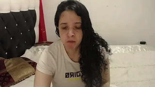 Snapshot of Katty_Bones chatting on November 5, 1:33 pm Katty Bones online show from November 5, 1:33 pm