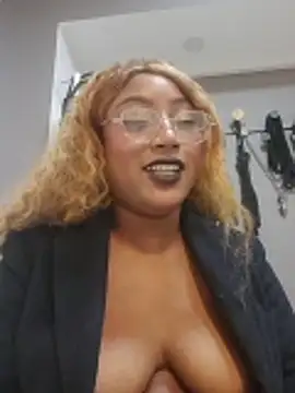 Adelehottman online show from April 17, 4:43 pm