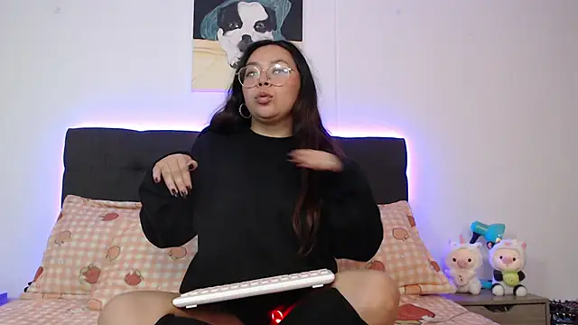 Snapshot of Peach-Lawrence chatting on December 3, 9:56 pm Peach-Lawrence online show from December 3, 9:56 pm