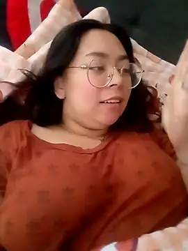Snapshot of Peach-Lawrence chatting on December 13, 5:43 pm Peach-Lawrence online show from December 13, 5:43 pm