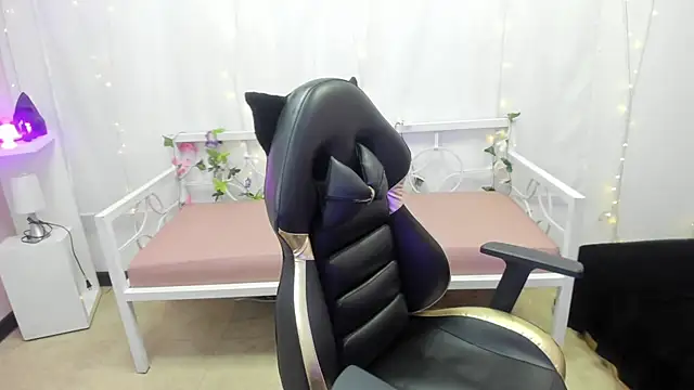 Snapshot of chica_Hetfield chatting on February 8, 2:38 pm chica Hetfield online show from February 8, 2:38 pm