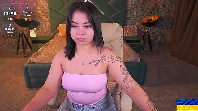 SusieWood online show from March 12, 9:10 pm