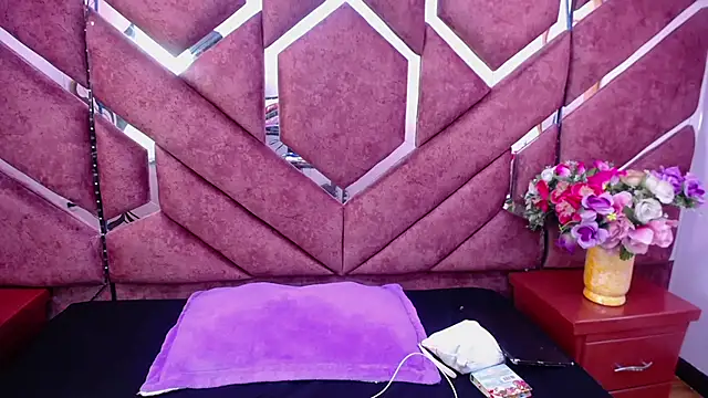 Snapshot of milly_print chatting on December 18, 2:53 am milly print online show from December 18, 2:53 am