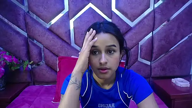 Snapshot of milly_print chatting on February 10, 2:19 am milly print online show from February 10, 2:19 am