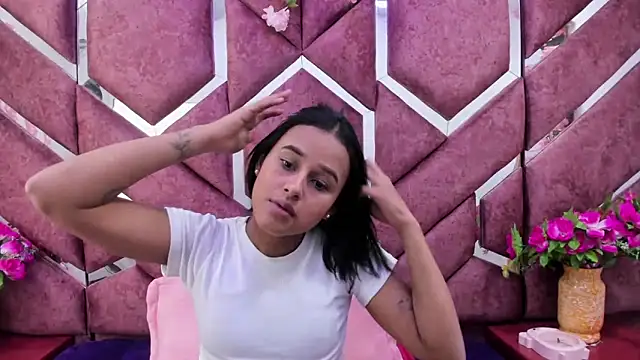 Snapshot of milly_print chatting on March 10, 3:01 am milly print online show from March 10, 3:01 am