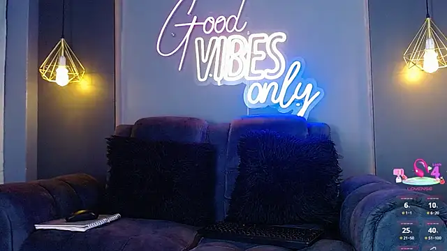 Snapshot of LOLIITA__LOVE chatting on February 12, 6:03 pm LOLIITA LOVE online show from February 12, 6:03 pm