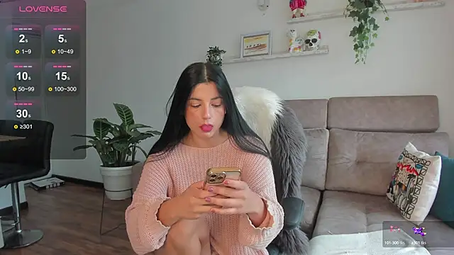 Snapshot of Arya_33 chatting on December 17, 8:32 pm Arya 33 online show from December 17, 8:32 pm