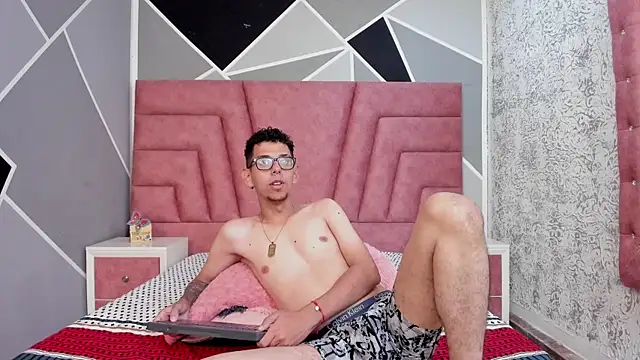 Derek and Skarlet online show from January 25, 2:36 pm