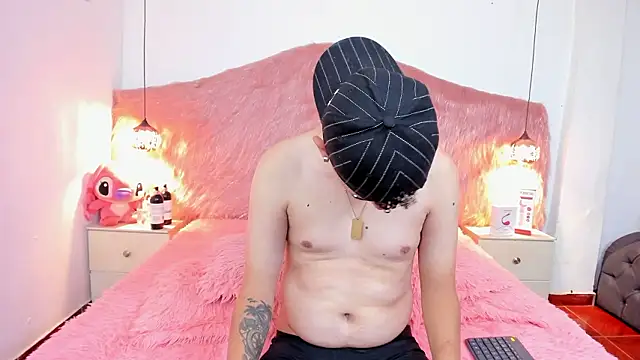 Derek and Skarlet online show from February 13, 10:55 am