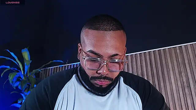 Snapshot of DilanJonnes_ chatting on January 29, 10:11 pm DilanJonnes online show from January 29, 10:11 pm