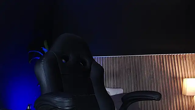 Snapshot of DilanJonnes_ chatting on February 4, 10:02 pm DilanJonnes online show from February 4, 10:02 pm