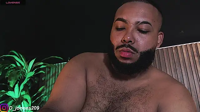 Snapshot of DilanJonnes_ chatting on October 12, 11:15 pm DilanJonnes online show from October 12, 11:15 pm