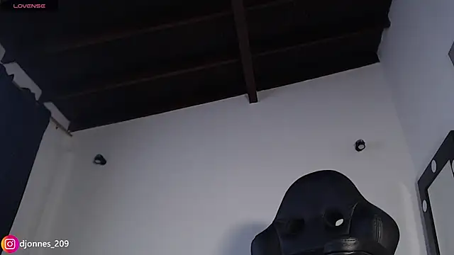 Snapshot of DilanJonnes_ chatting on April 29, 1:04 pm DilanJonnes online show from April 29, 1:04 pm