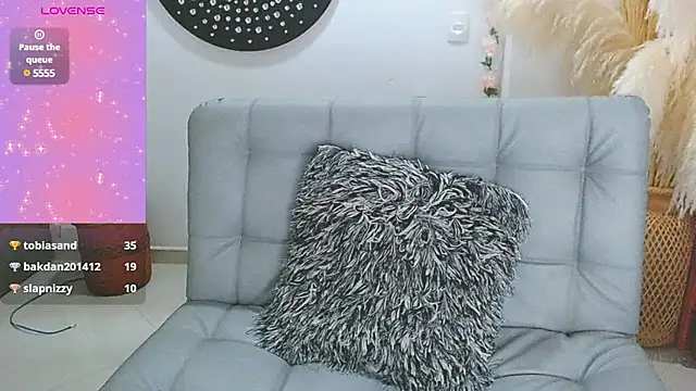 Snapshot of Isabelhot1 chatting on February 12, 7:24 pm Isabelhot1 online show from February 12, 7:24 pm