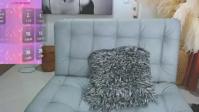 Snapshot of Isabelhot1 chatting on February 15, 12:59 am Isabelhot1 online show from February 15, 12:59 am