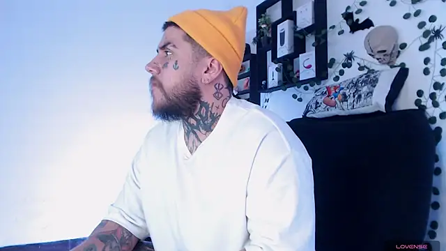 Snapshot of Ash_gusbig chatting on December 10, 10:26 pm Ash gusbig online show from December 10, 10:26 pm