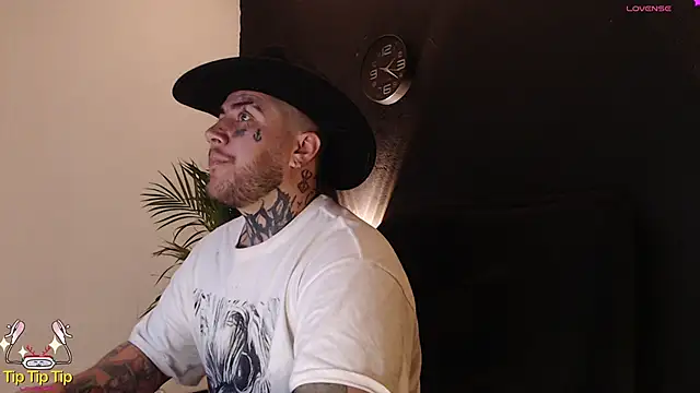 Snapshot of Ash_gusbig chatting on January 24, 3:22 am Ash gusbig online show from January 24, 3:22 am