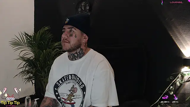 Snapshot of Ash_gusbig chatting on January 28, 2:00 am Ash gusbig online show from January 28, 2:00 am