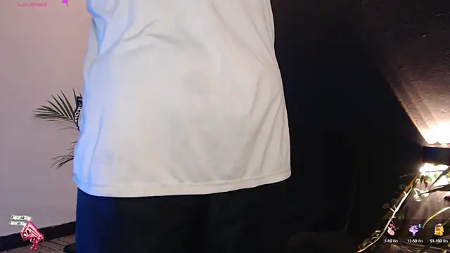 Snapshot of Ash_gusbig chatting on February 15, 3:20 am Ash gusbig online show from February 15, 3:20 am