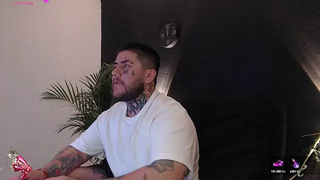 Snapshot of Ash_gusbig chatting on February 25, 2:47 am Ash gusbig online show from February 25, 2:47 am