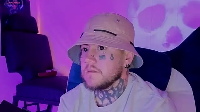 Snapshot of Ash_gusbig chatting on November 6, 2:45 am Ash gusbig online show from November 6, 2:45 am