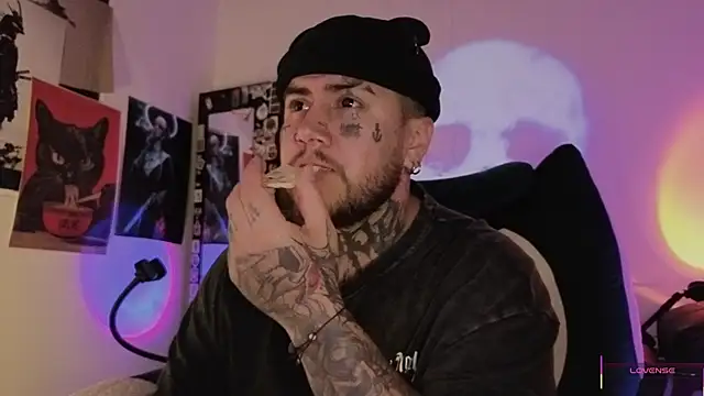 Snapshot of Ash_gusbig chatting on November 26, 3:51 am Ash gusbig online show from November 26, 3:51 am