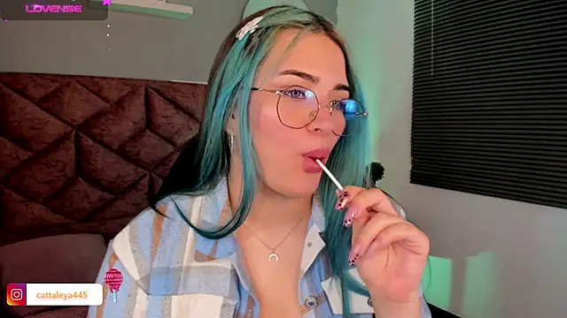 Snapshot of cattaleya___ chatting on January 10, 3:07 am cattaleya online show from January 10, 3:07 am