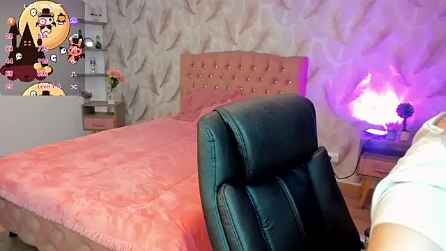 Snapshot of cattaleya___ chatting on October 23, 2:33 am cattaleya online show from October 23, 2:33 am