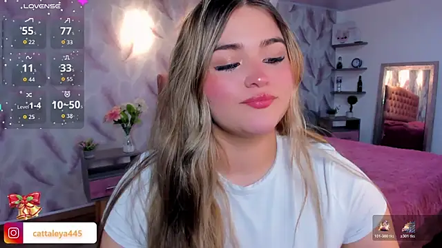 Snapshot of cattaleya___ chatting on November 22, 2:43 am cattaleya online show from November 22, 2:43 am