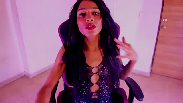 Snapshot of carolinemiller7 chatting on October 23, 5:07 am carolinemiller7 online show from October 23, 5:07 am