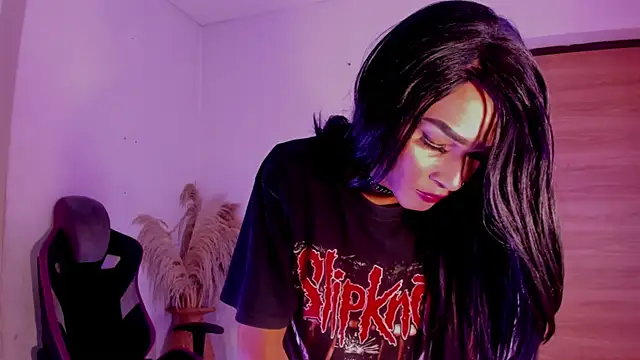 Snapshot of carolinemiller7 chatting on December 2, 8:30 am carolinemiller7 online show from December 2, 8:30 am