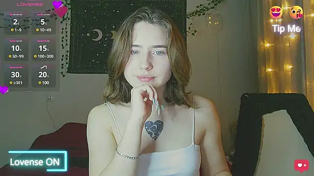 Snapshot of Aurora_workerr chatting on December 25, 11:22 am Aurora workerr online show from December 25, 11:22 am