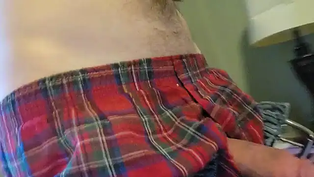 Bigoleslong98765 online show from October 16, 5:47 pm