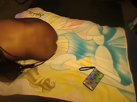 Snapshot of EbonyFetishQueen chatting on June 5, 10:54 am EbonyFetishQueen online show from June 5, 10:54 am