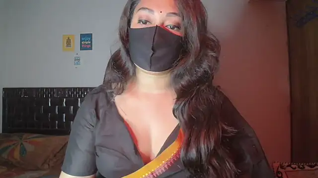 Most-Beautiful-Queen online show from November 12, 7:35 pm