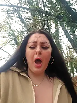 Snapshot of Britishbella chatting on November 27, 3:14 pm Britishbella online show from November 27, 3:14 pm