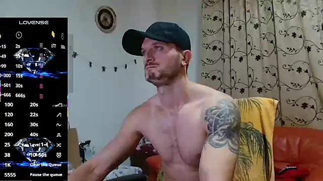 Snapshot of cuple_hoot_ chatting on October 29, 6:04 am cuple hoot online show from October 29, 6:04 am