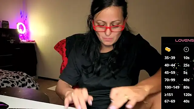 YourDreamLoverr online show from November 13, 1:15 am