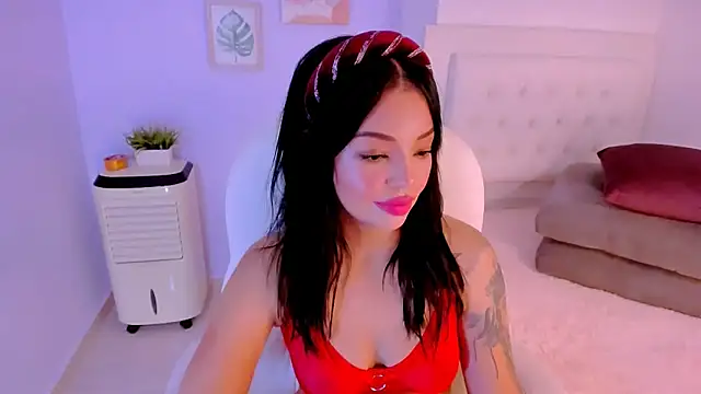 Snapshot of Sara_LipsX chatting on February 8, 6:54 am Sara LipsX online show from February 8, 6:54 am