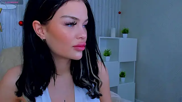 Angel Sapphire  online show from December 21, 11:55 am