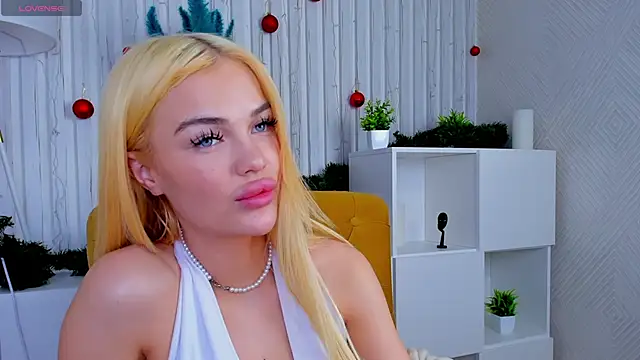 Angel Sapphire  online show from January 18, 3:05 pm