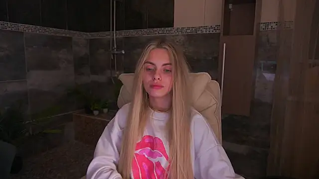 Snapshot of ChloeBrightt chatting on November 28, 9:17 pm ChloeBrightt online show from November 28, 9:17 pm