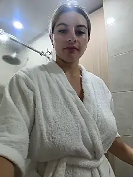 Snapshot of AtheneaRossi chatting on April 28, 3:39 pm AtheneaRossi online show from April 28, 3:39 pm